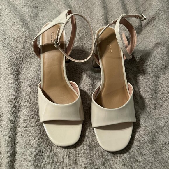 Old Navy Women's White and Cream Sandals - Picture 1 of 5